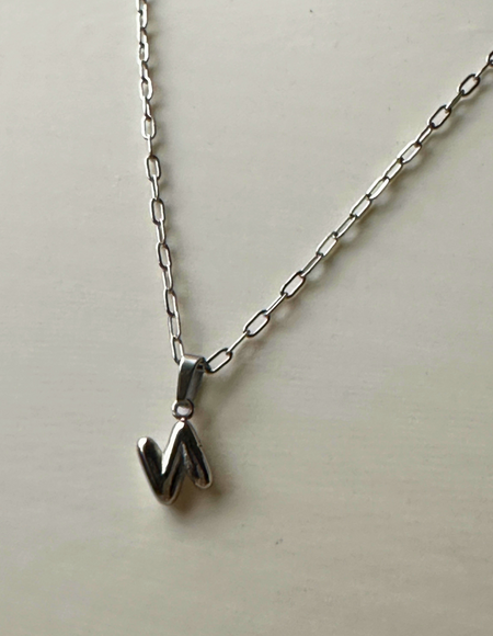 COLLAR INITIAL MINI PLATA