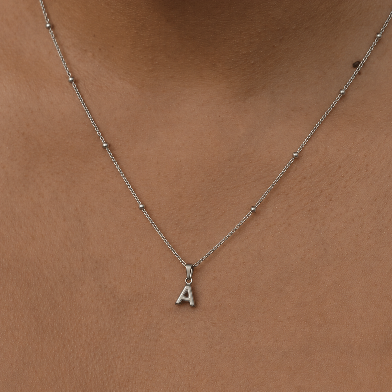 COLLAR INICIAL MINI PLATA
