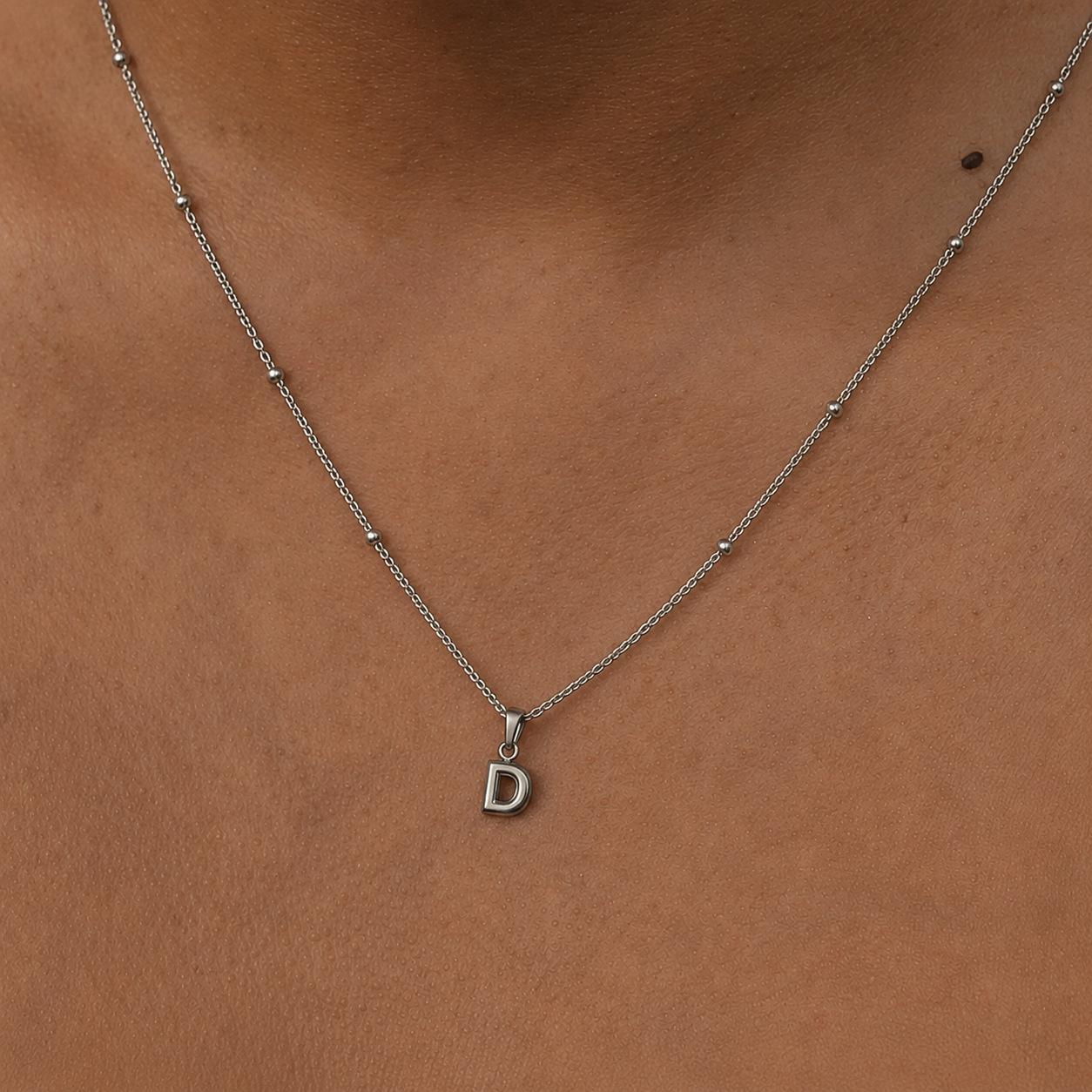 COLLAR INICIAL MINI PLATA