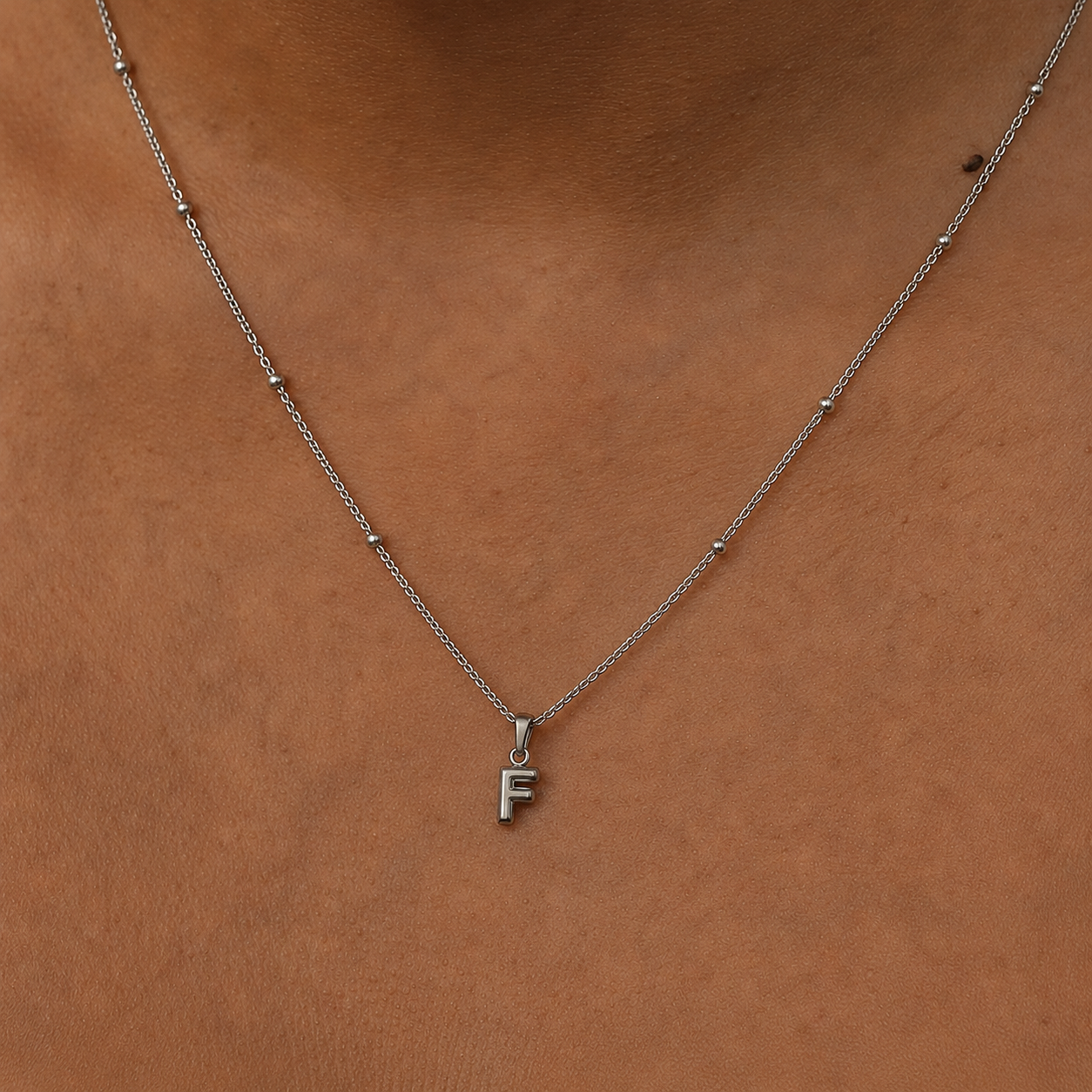 COLLAR INICIAL MINI PLATA