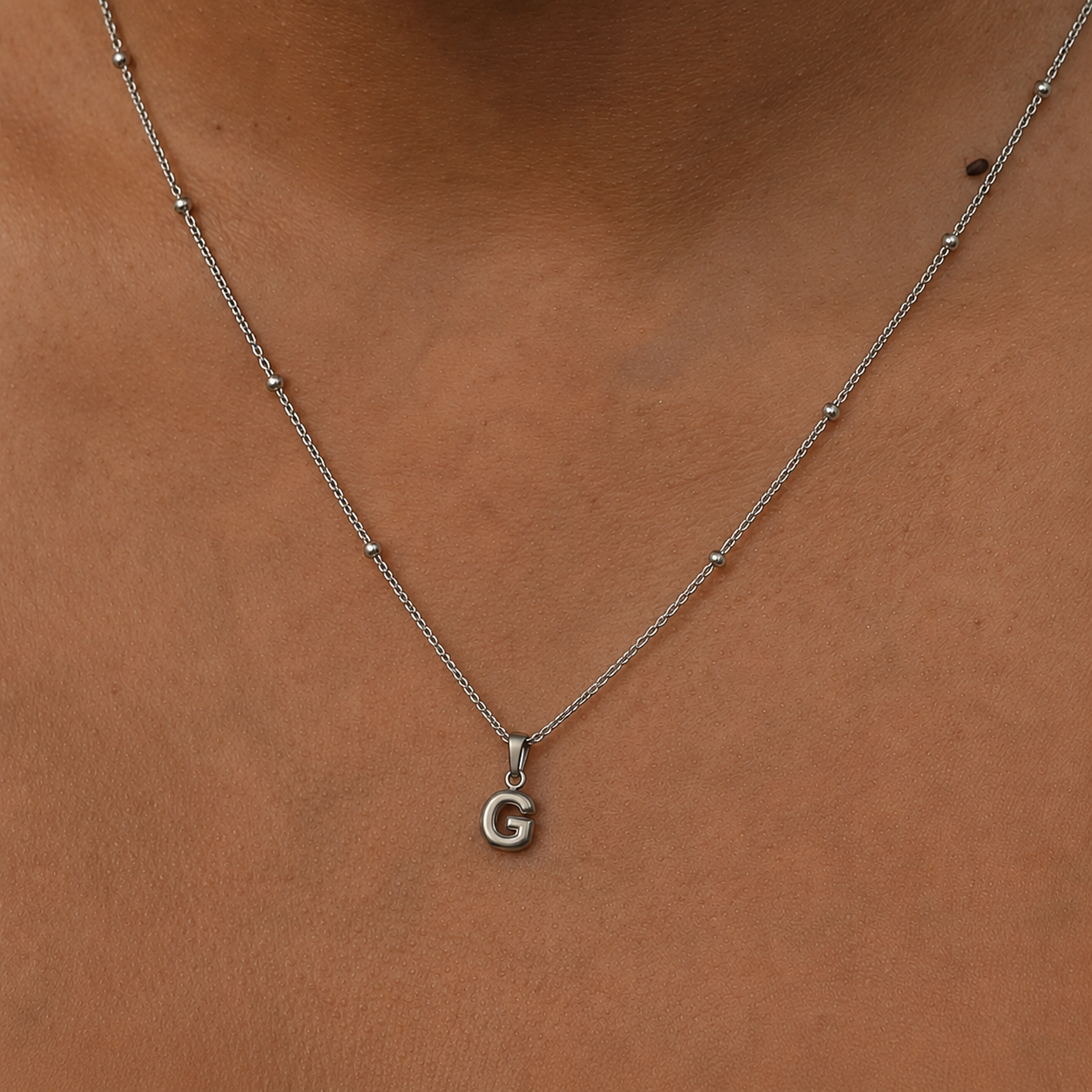 COLLAR INICIAL MINI PLATA