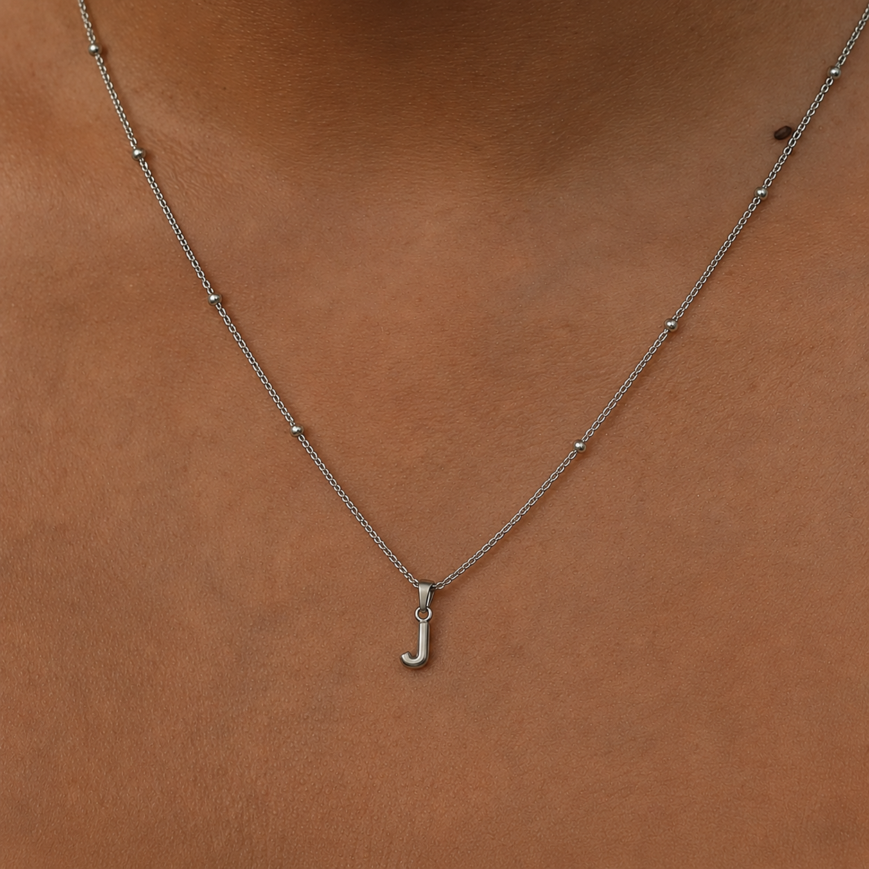 COLLAR INICIAL MINI PLATA