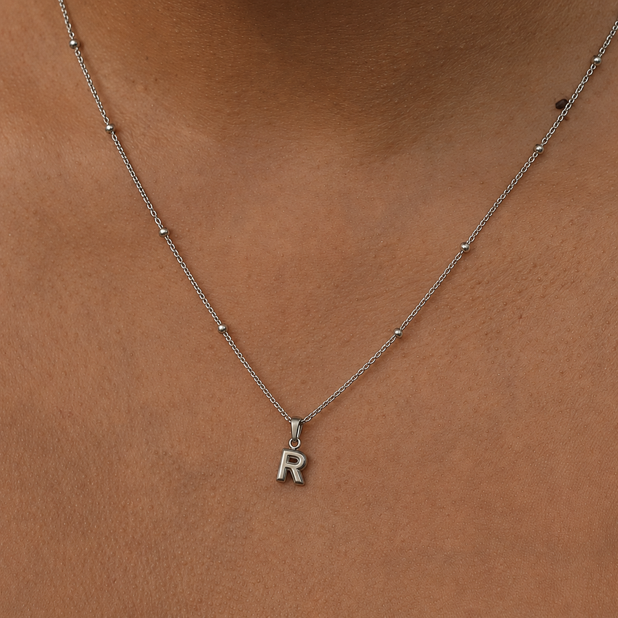 COLLAR INICIAL MINI PLATA