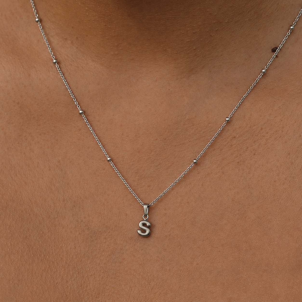 COLLAR INICIAL MINI PLATA