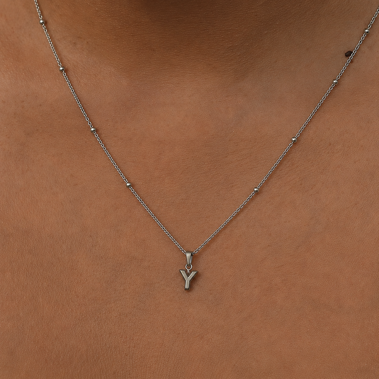 COLLAR INICIAL MINI PLATA